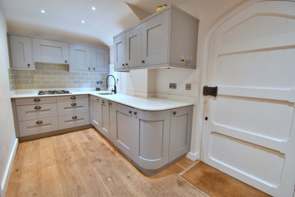 Property photo 2 of 22