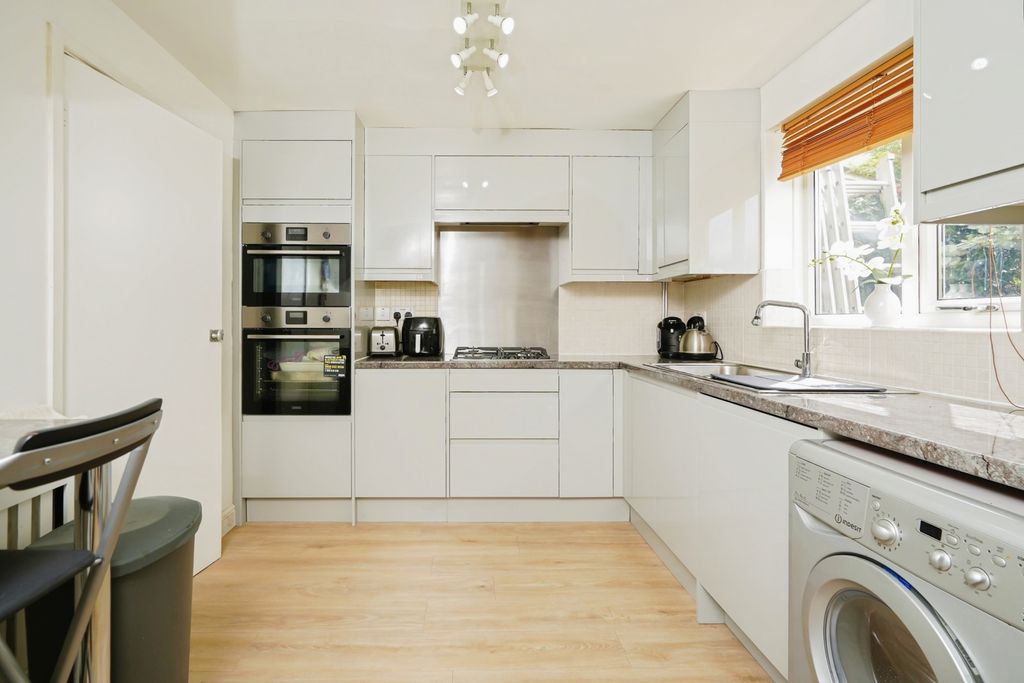 Property photo 2 of 17 Photo