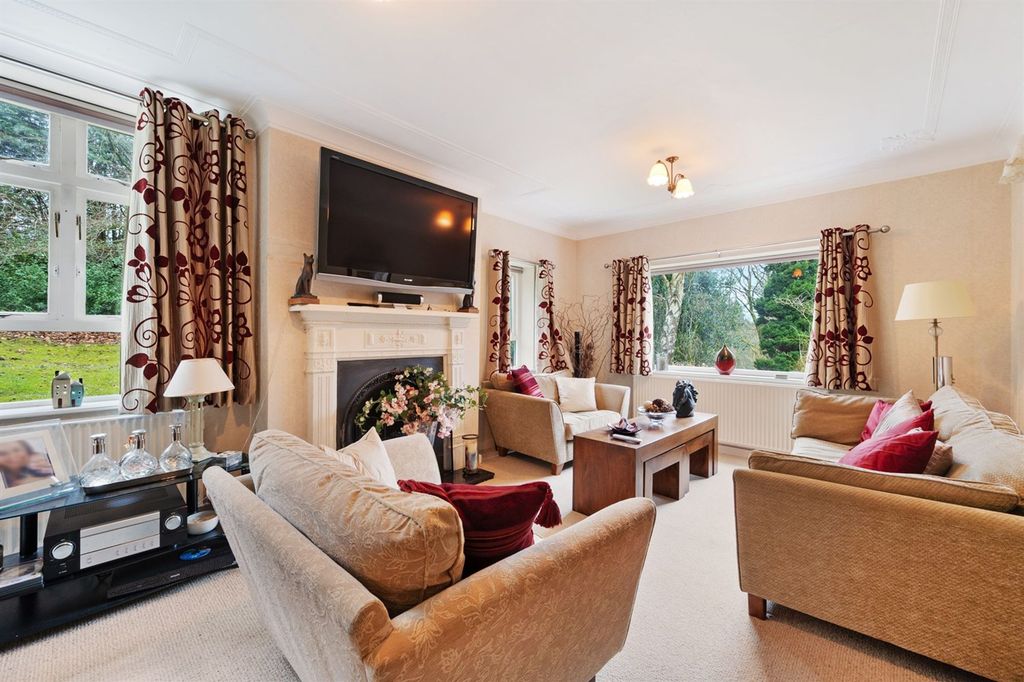 Property photo 3 of 29 Lounge