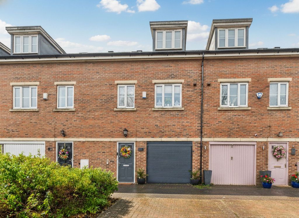 Property photo 1 of 20 Front