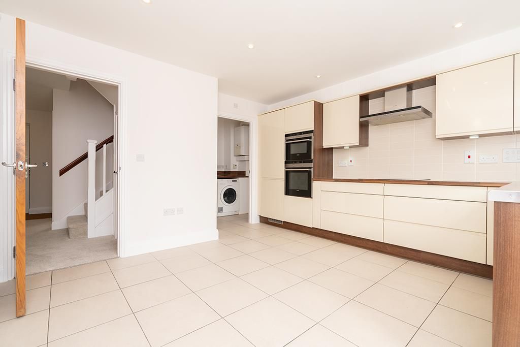 Property photo 3 of 17 Kitchen 2.Jpg