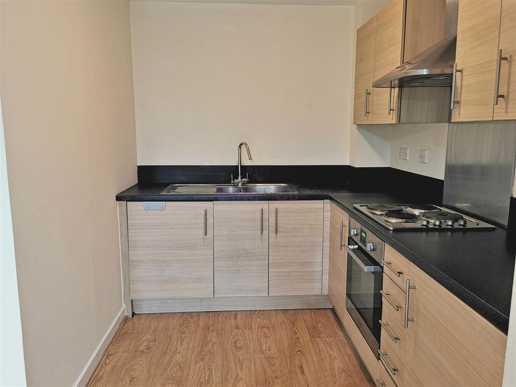 Property photo 3 of 7 Kitchen