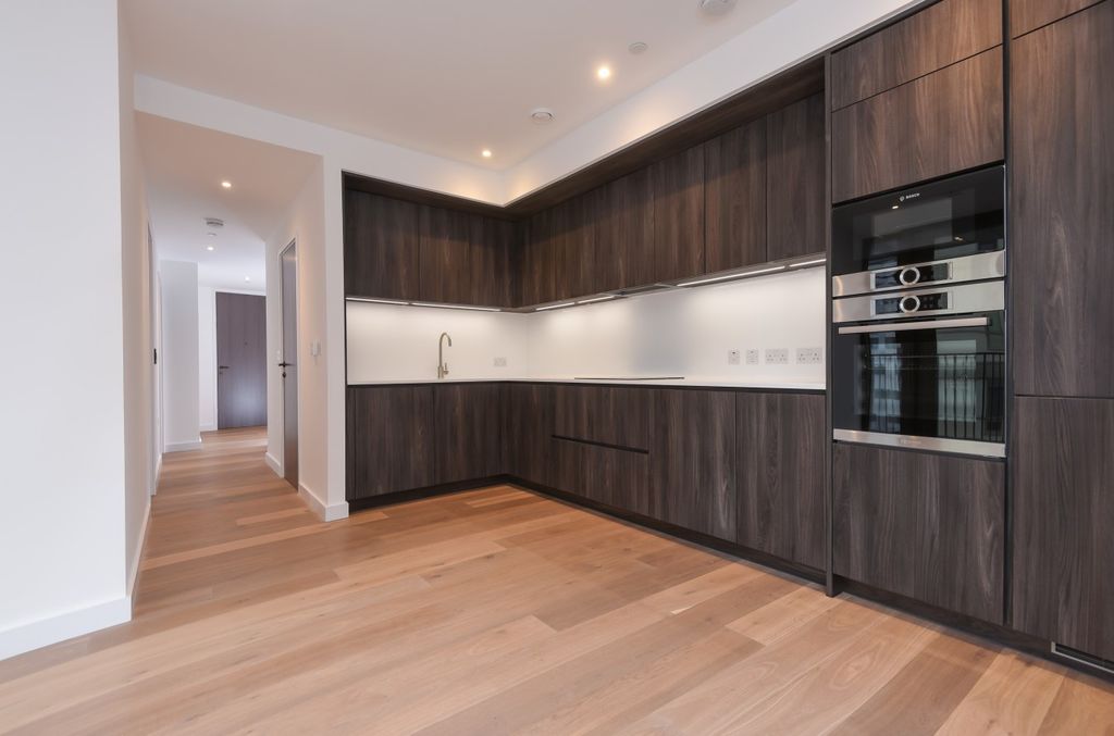 Property photo 3 of 12 Kitchen