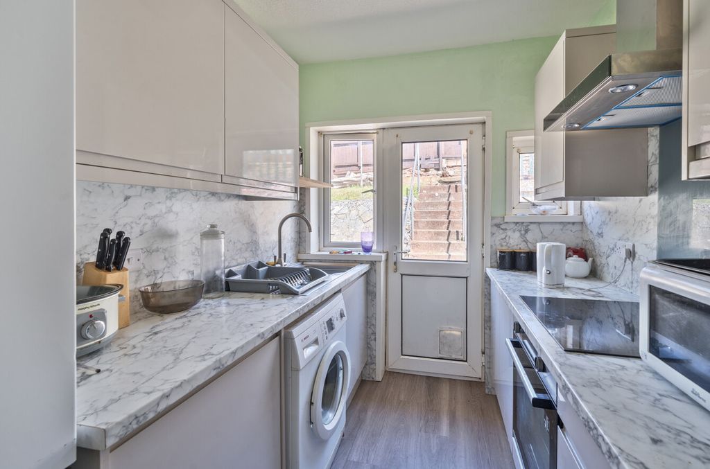 Property photo 3 of 21 3 - 1312920-11-6853Fb...