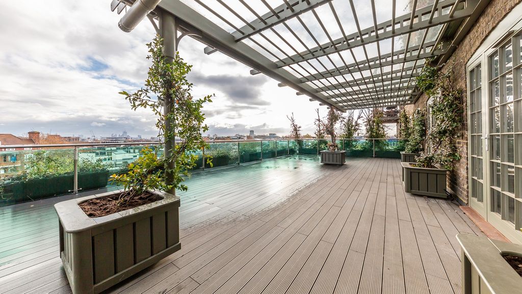 Property photo 2 of 18 4622821