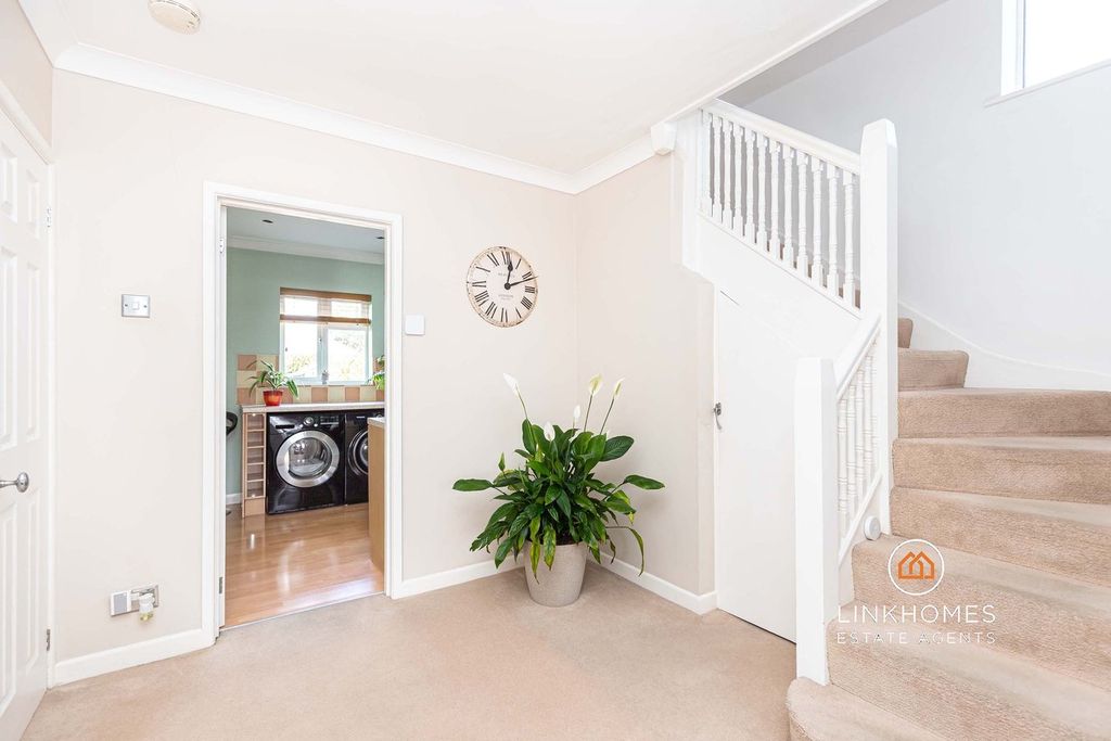 Property photo 2 of 33