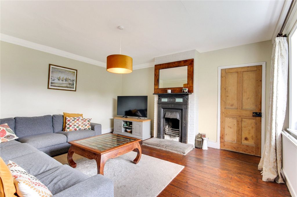 Property photo 3 of 24 Sitting Room
