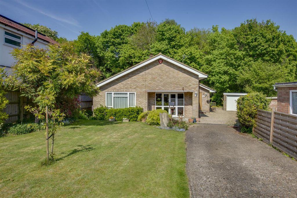Property photo 1 of 15 4 Park Lane, Hp15 7Hy-1.Jpg