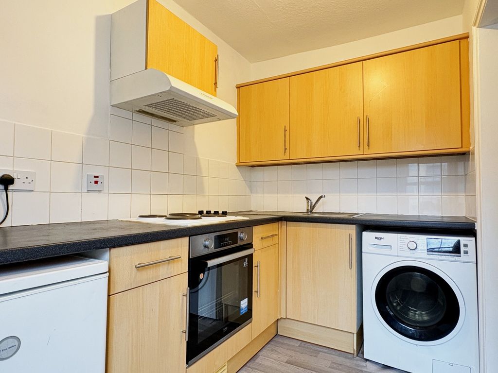 Property photo 3 of 7 4975896