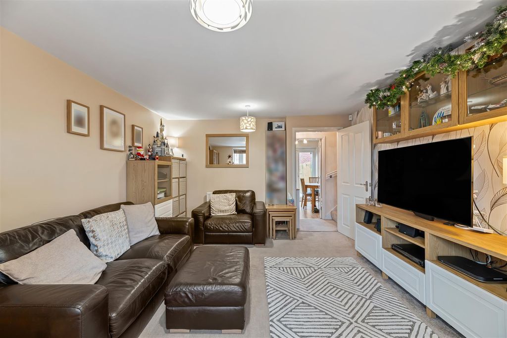 Property photo 2 of 15 Lounge