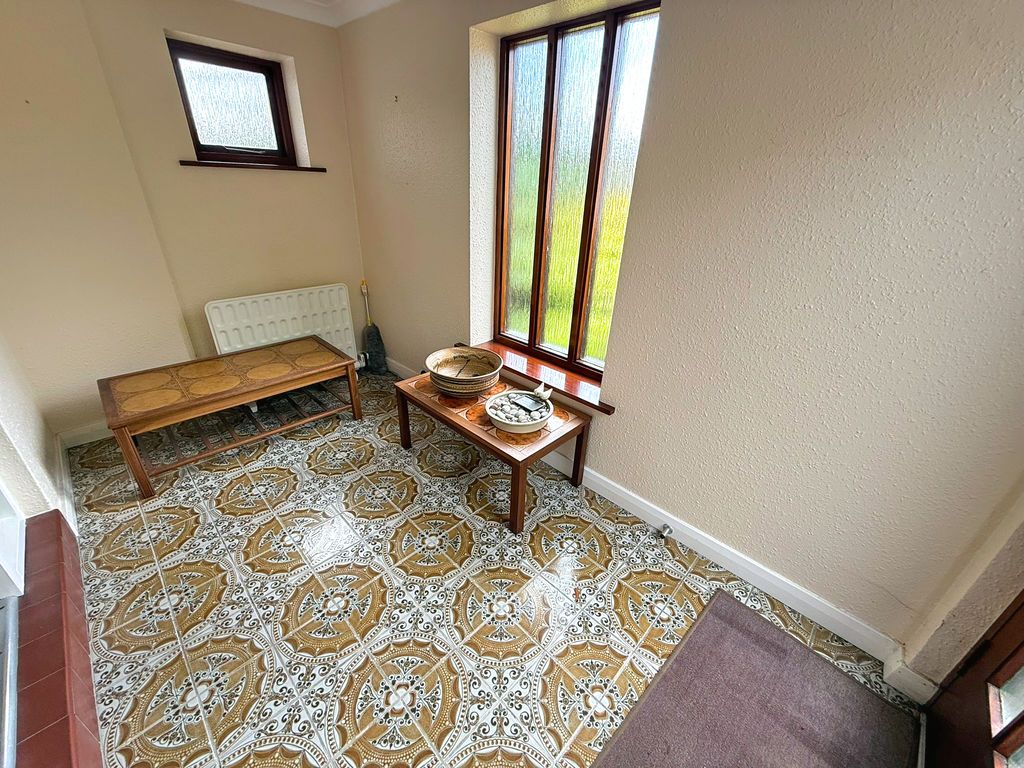 Property photo 2 of 17 Entrance Hall