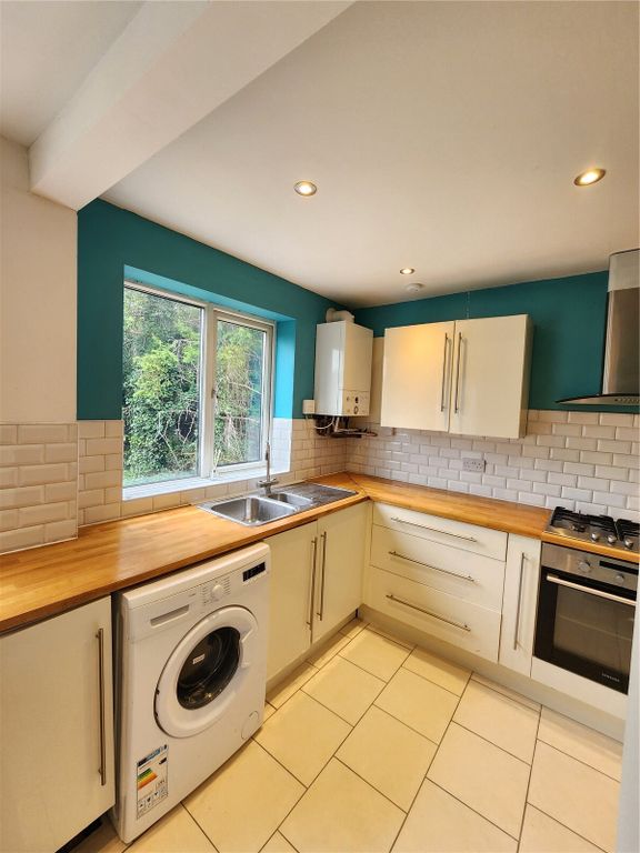 Property photo 3 of 12 Kitchen