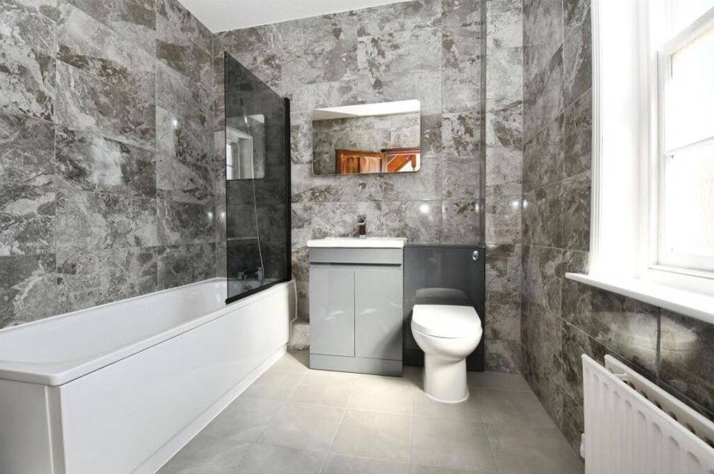 Property photo 2 of 7 Bathroom