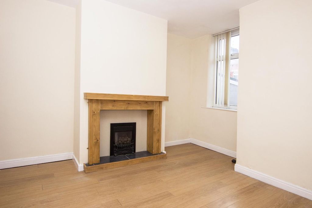 Property photo 2 of 7 l