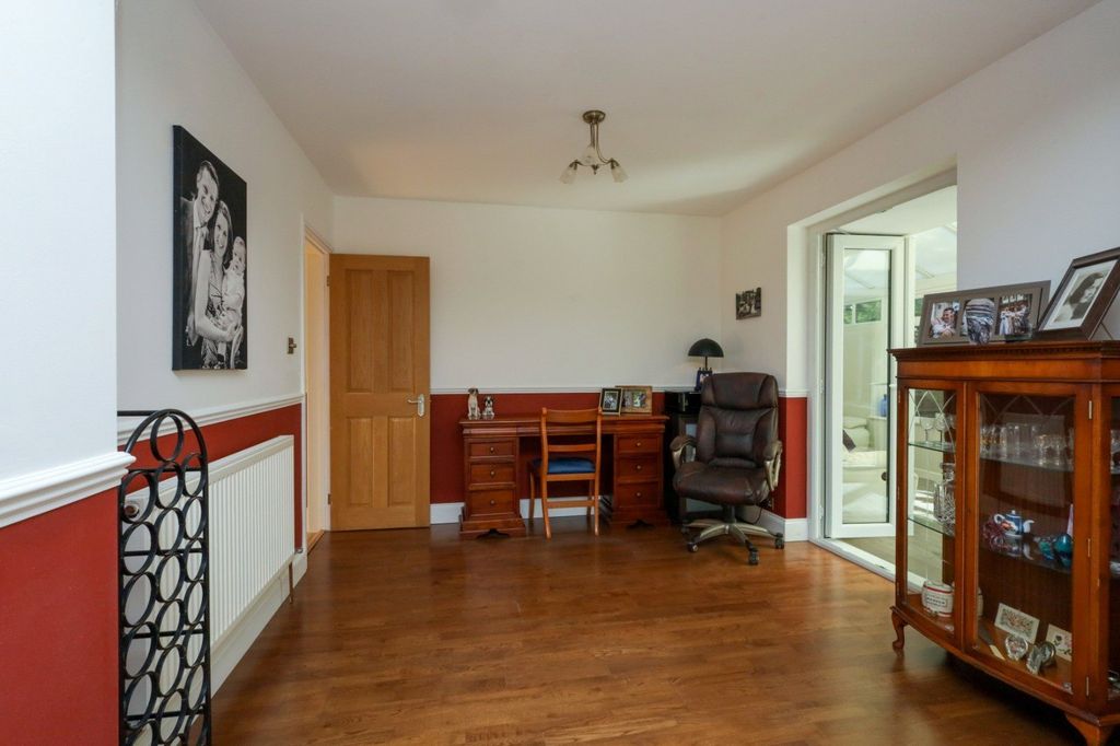 Property photo 3 of 26 Picture No. 96