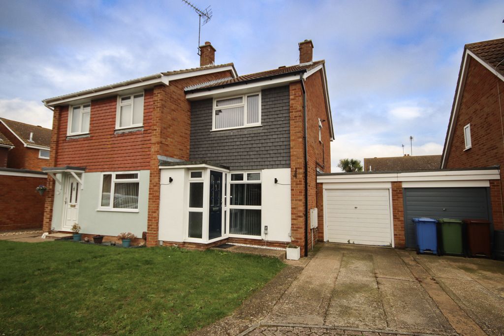 Property photo 1 of 10 2 Bed Semi-Detached House For Sale Challenger Close, Sittingbourne Me10