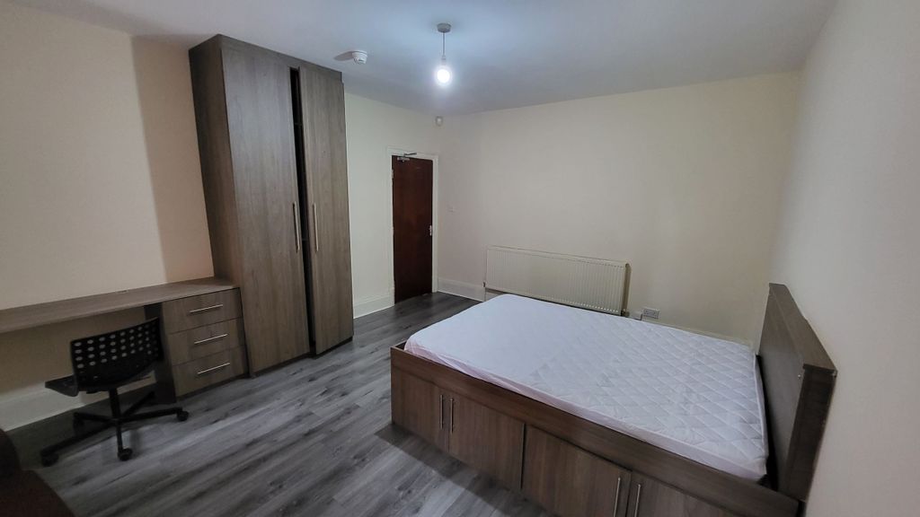 Property photo 3 of 28