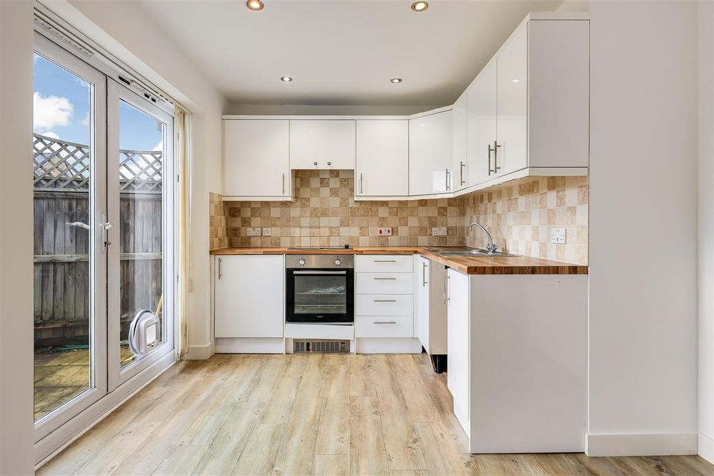 Property photo 2 of 19 Img (7).Jpg