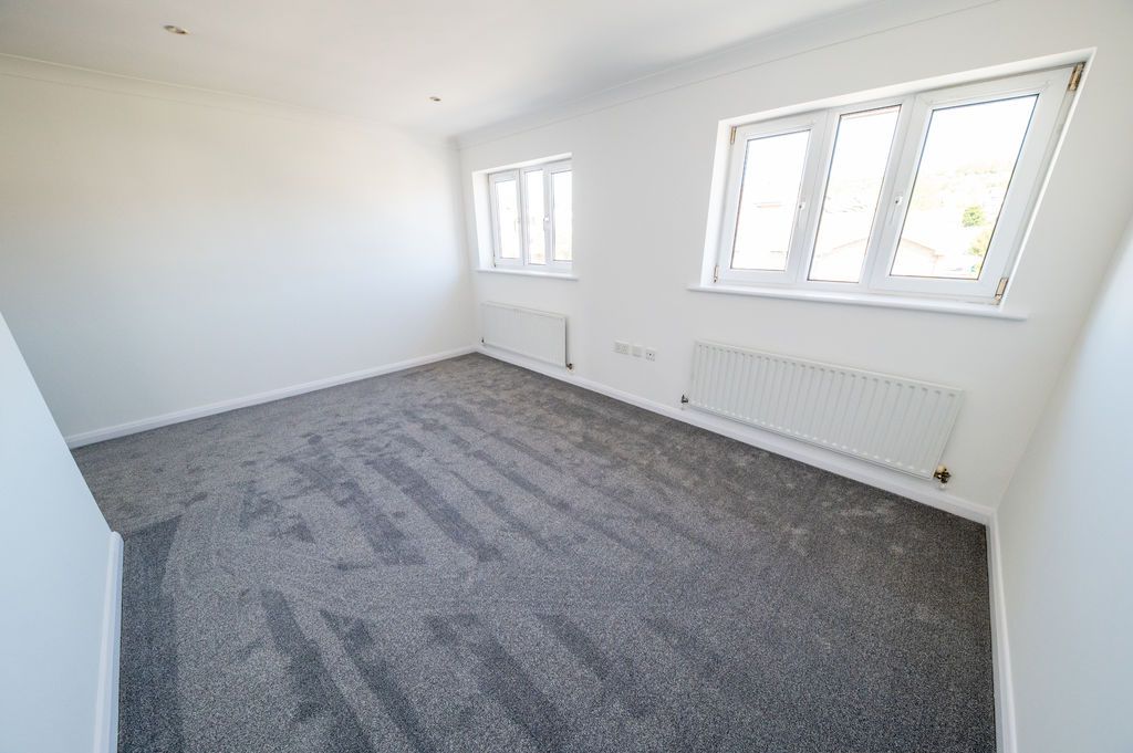 Property photo 2 of 17 Photo 6