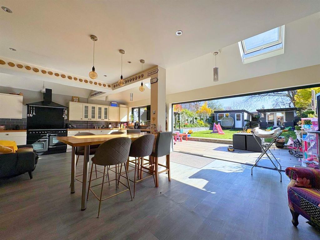 Property photo 3 of 24 16.Png
