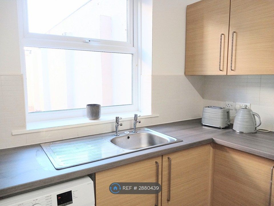 Property photo 1 of 9 Dining Kitchen