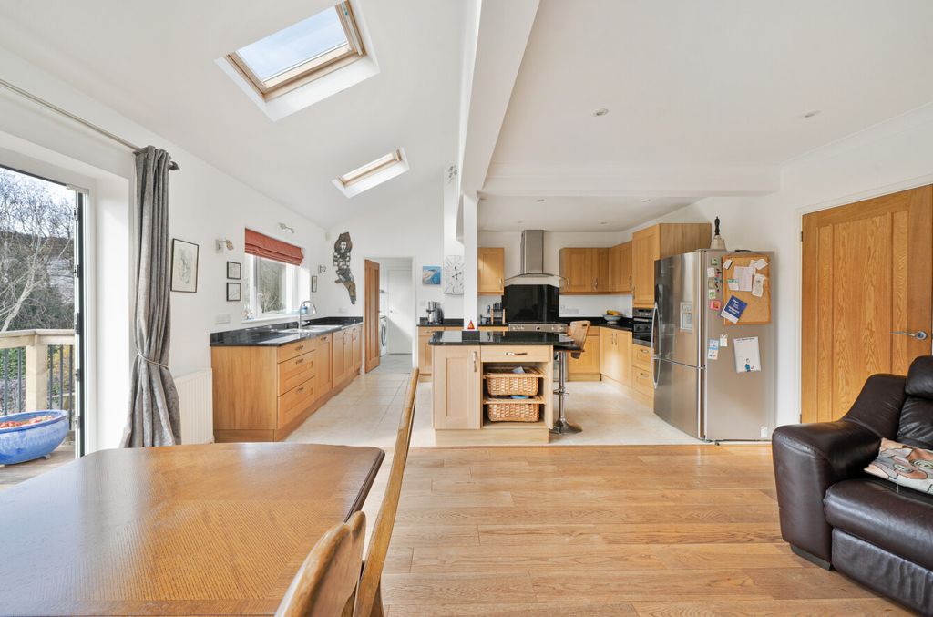 Property photo 2 of 27 1423846-44-69B450...