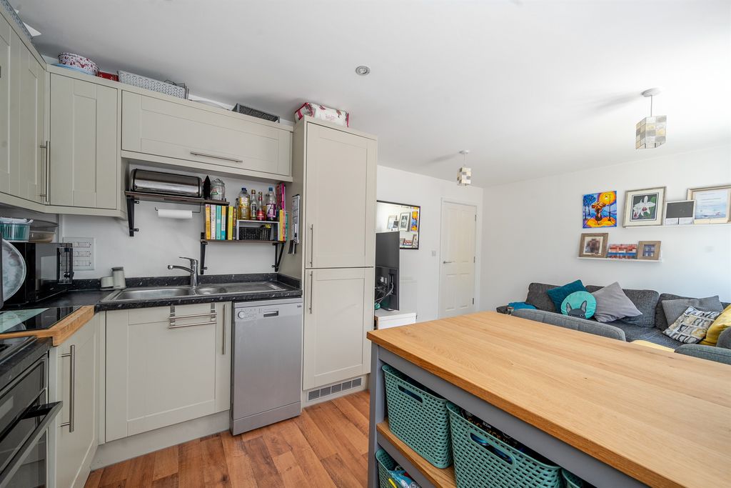Property photo 3 of 12