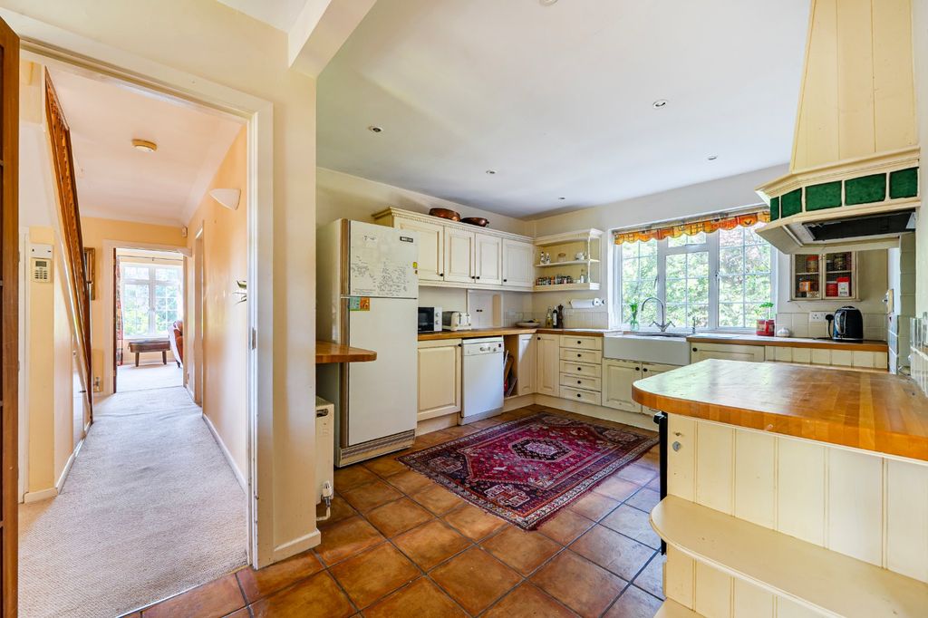 Property photo 3 of 23 Kitchen