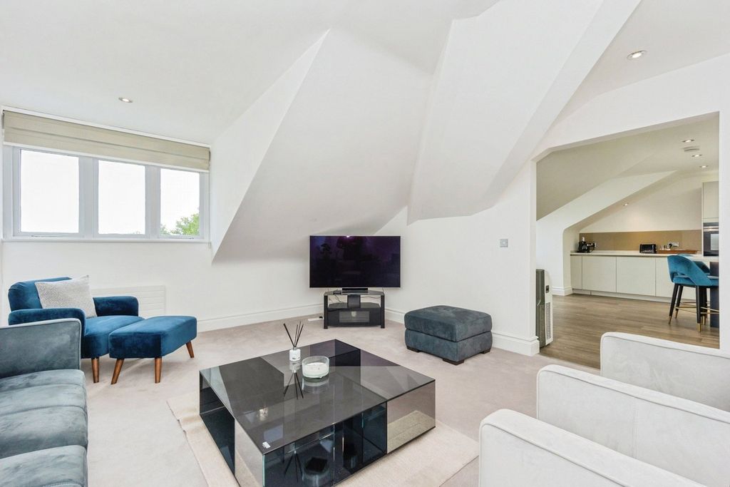 Property photo 3 of 19 Photo