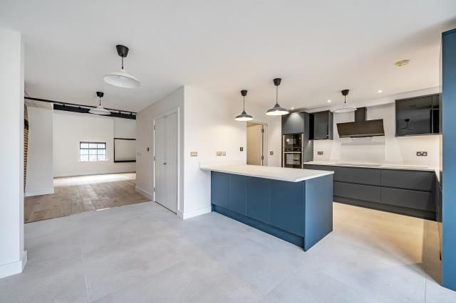 Property photo 1 of 18 Kitchen