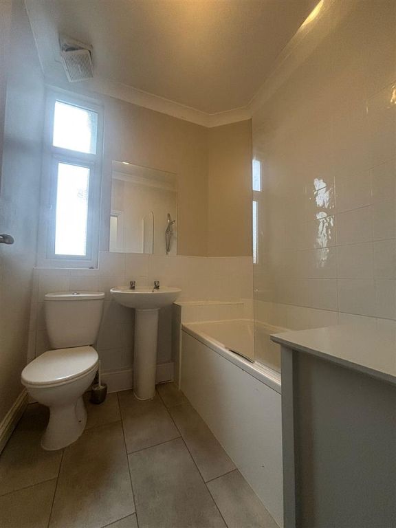 Property photo 1 of 5 Bathroom.Jpg