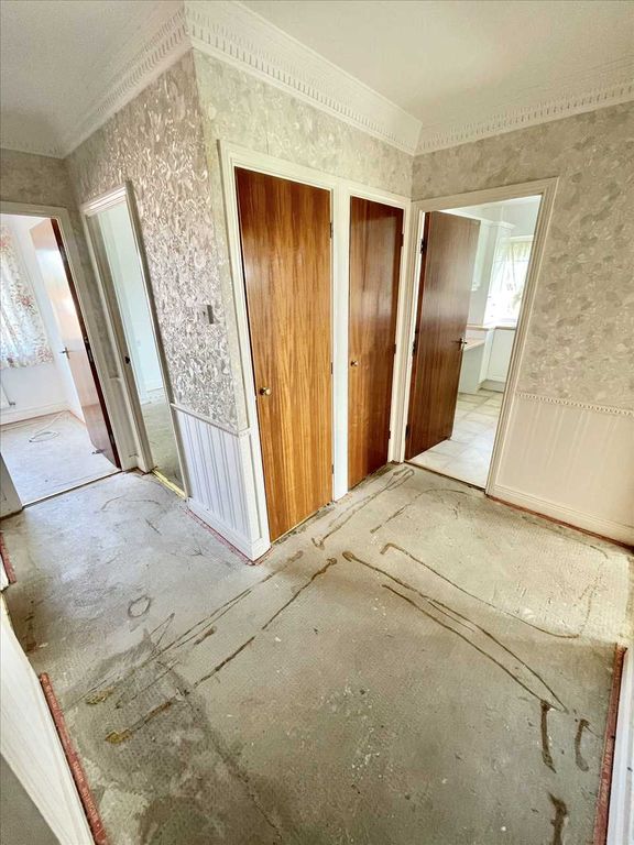 Property photo 2 of 9 Entrance Hall
