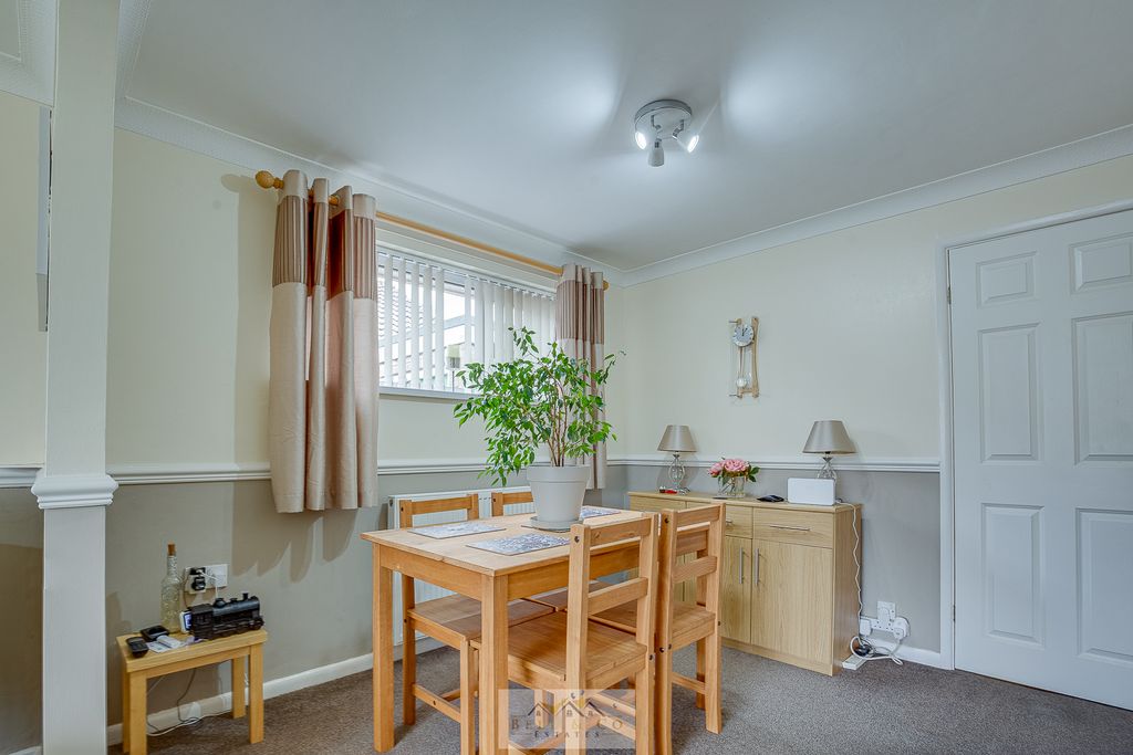 Property photo 3 of 22 Dining Room 1.4