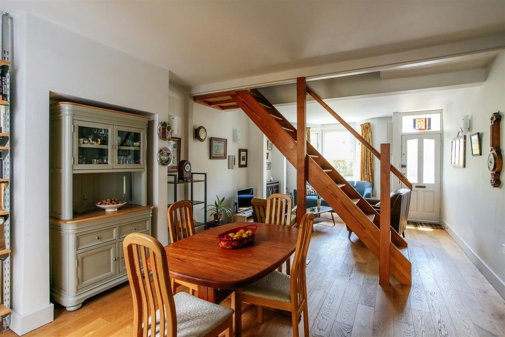 Property photo 2 of 41