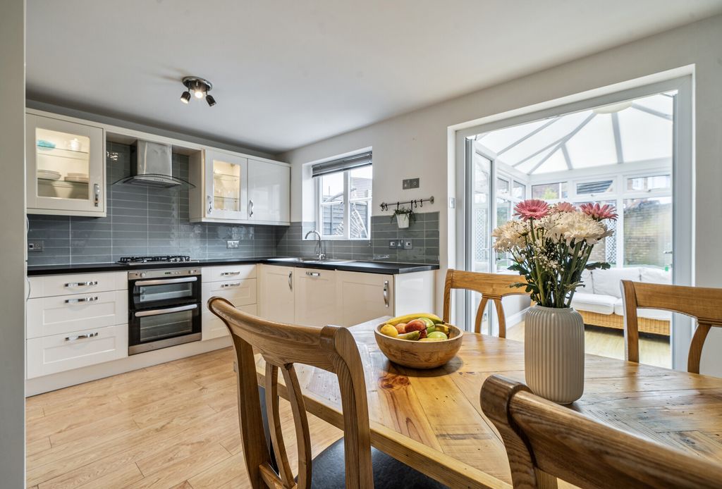 Property photo 3 of 19 1407600-8-6984721...