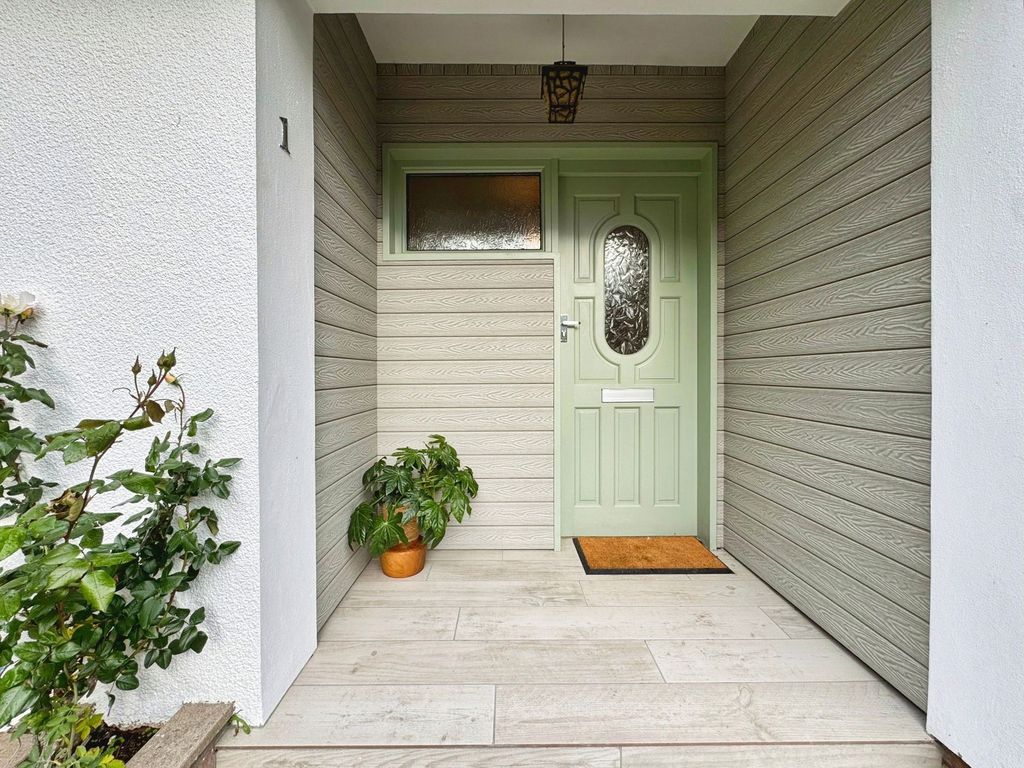 Property photo 2 of 28