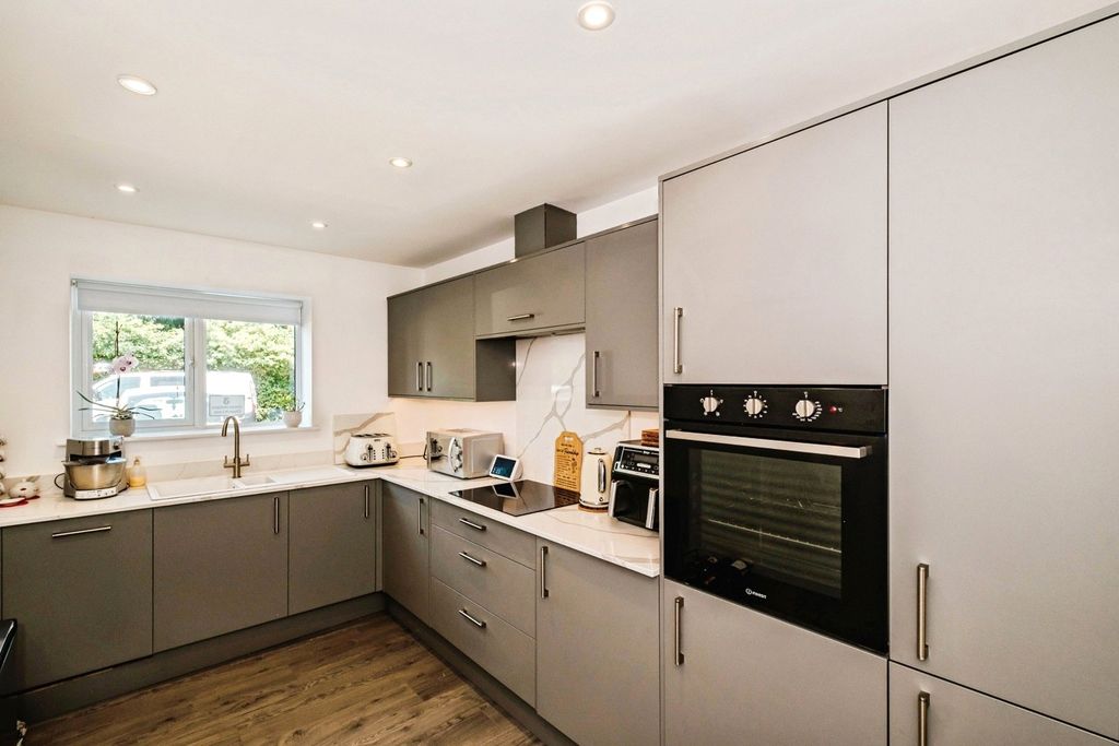 Property photo 2 of 12 Pbox-Img.Jpg