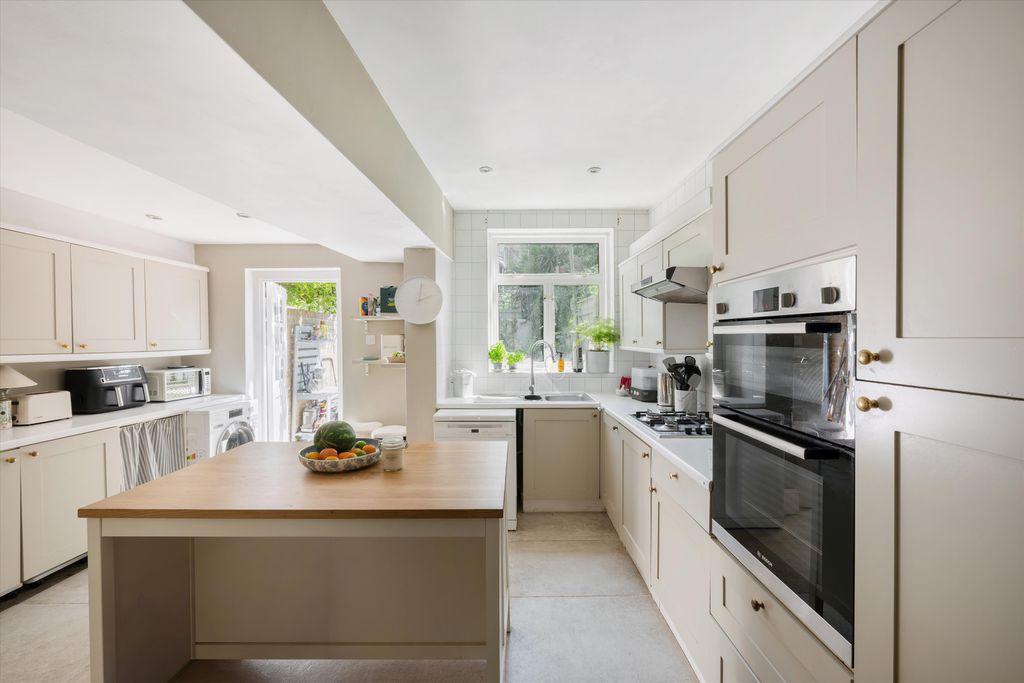 Property photo 2 of 16 Image