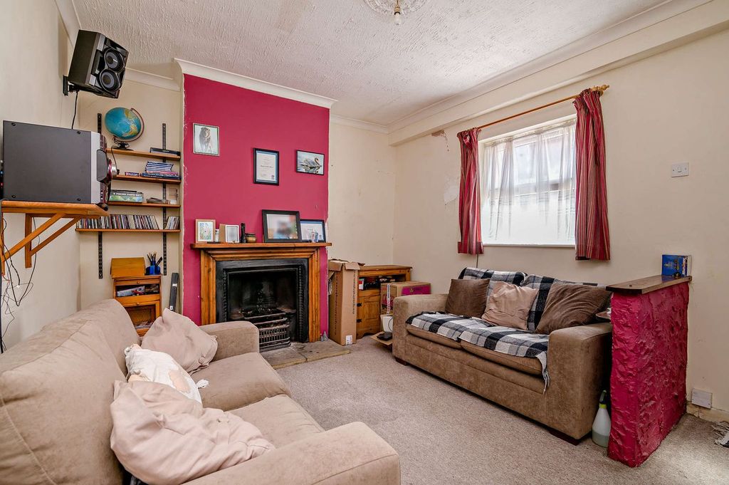 Property photo 3 of 19