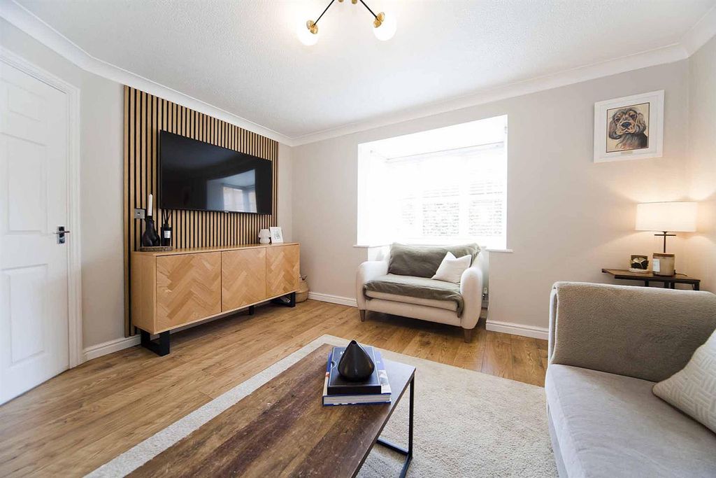 Property photo 2 of 28