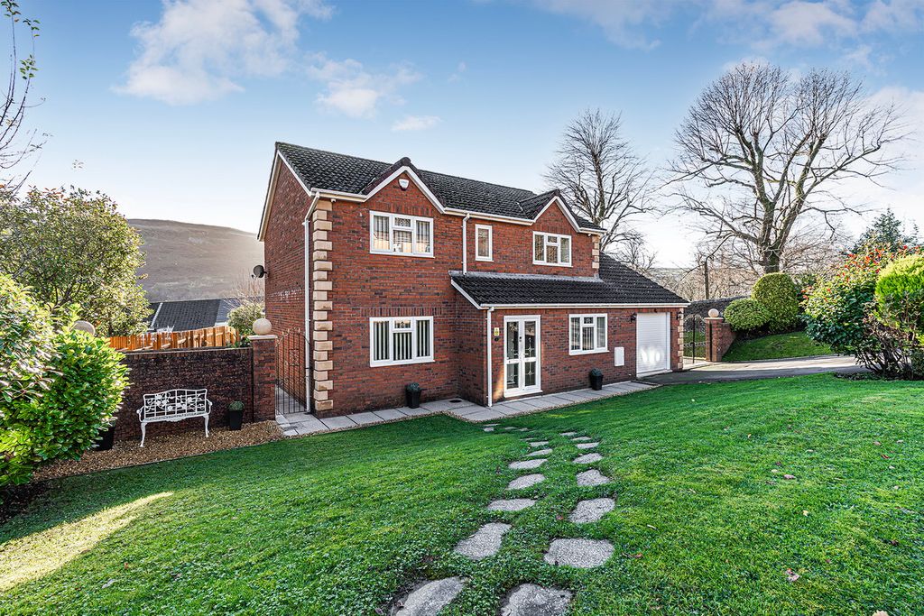 Property photo 2 of 40