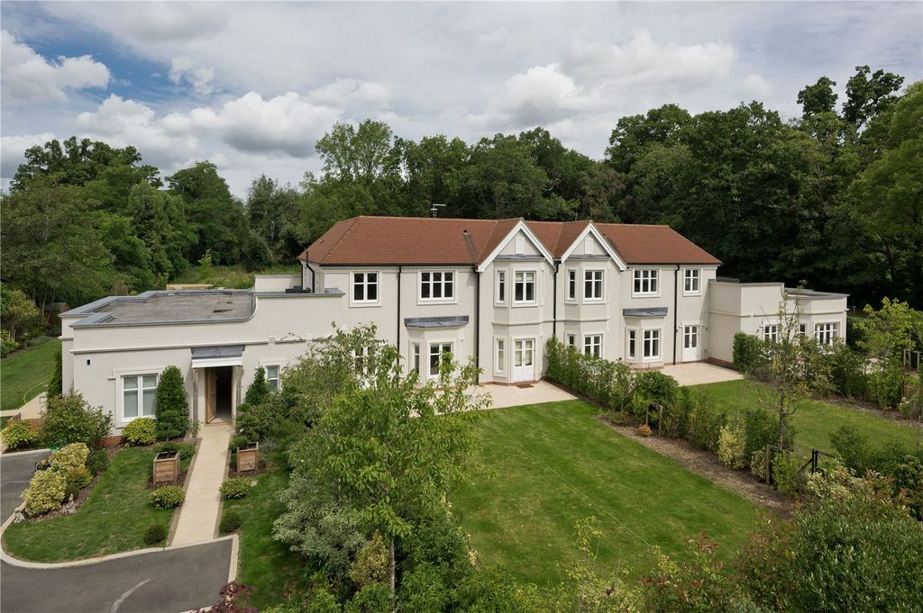 Property photo 1 of 10 Front Exterior
