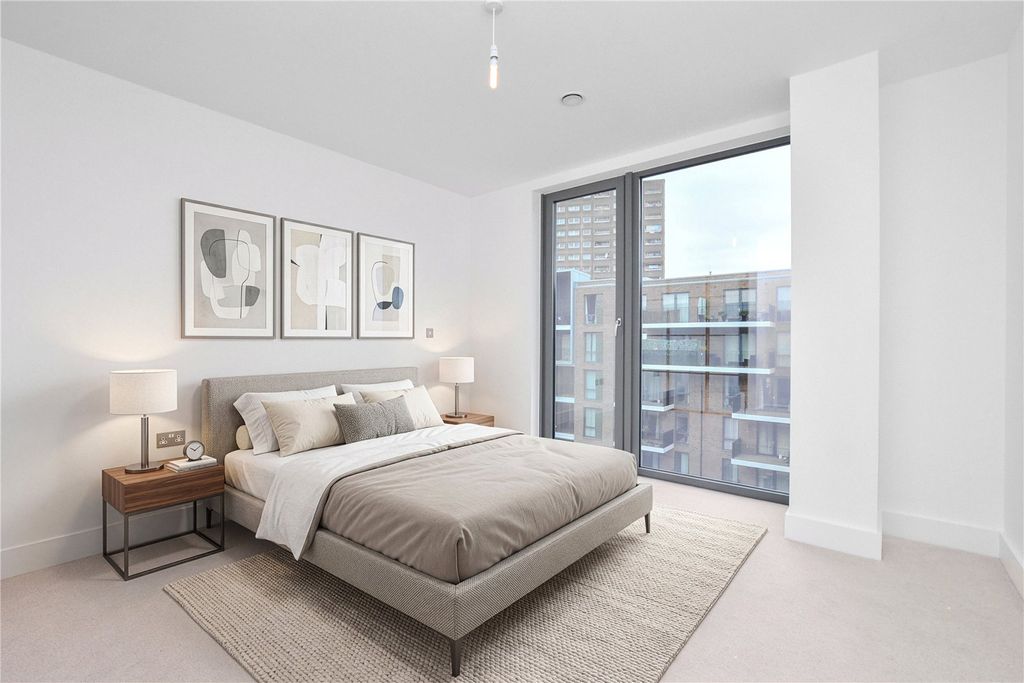 Property photo 2 of 9 Bedroom