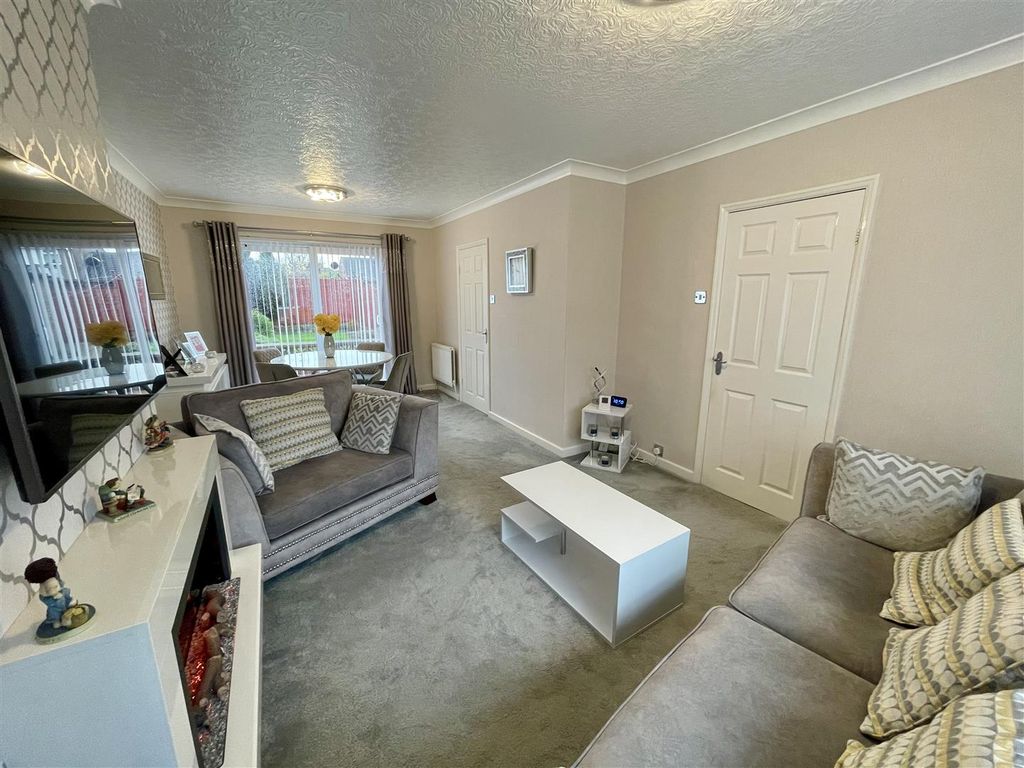 Property photo 3 of 13 Lounge/Diner