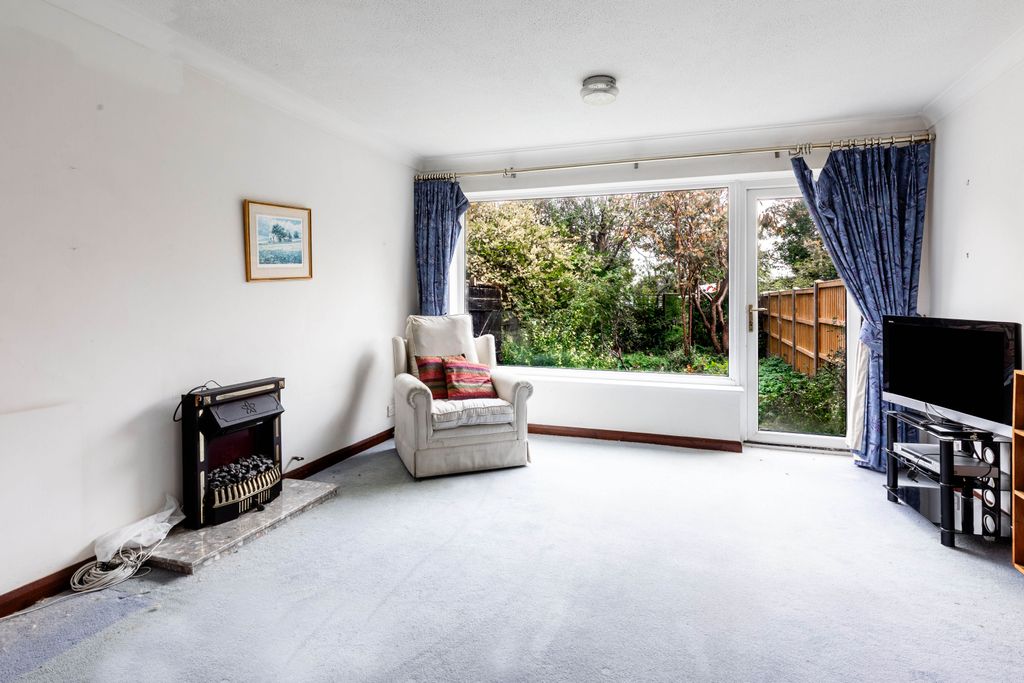 Property photo 3 of 13 12