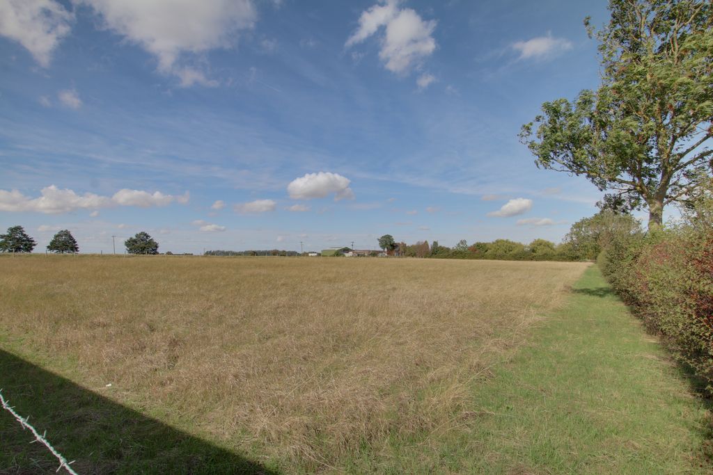 Property photo 2 of 3