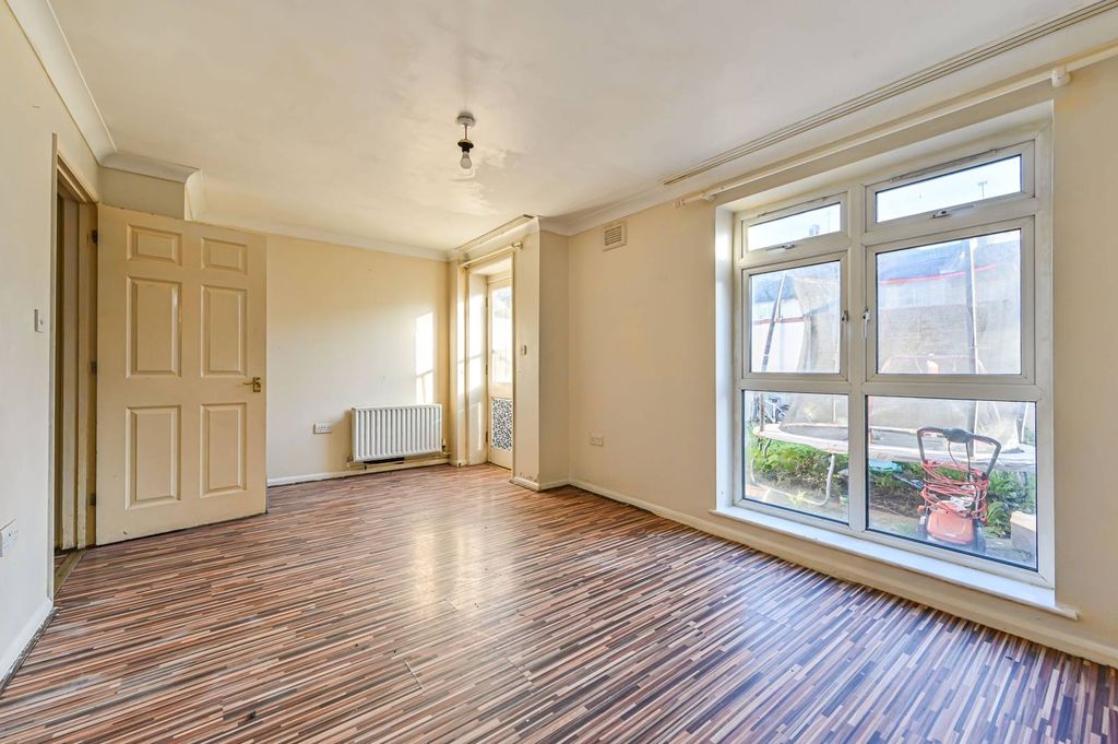 Property photo 1 of 5
