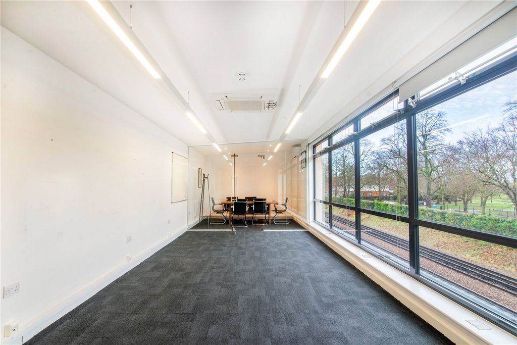 Property photo 3 of 8 Picture No. 32