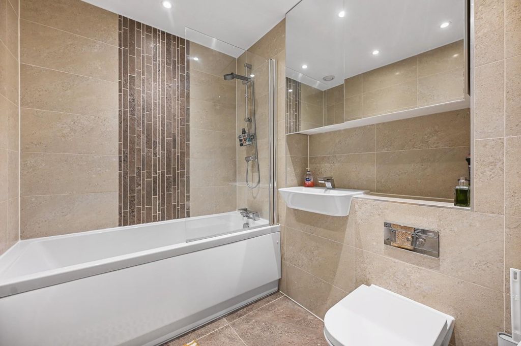Property photo 2 of 4 Rose Bathroom.Jpg