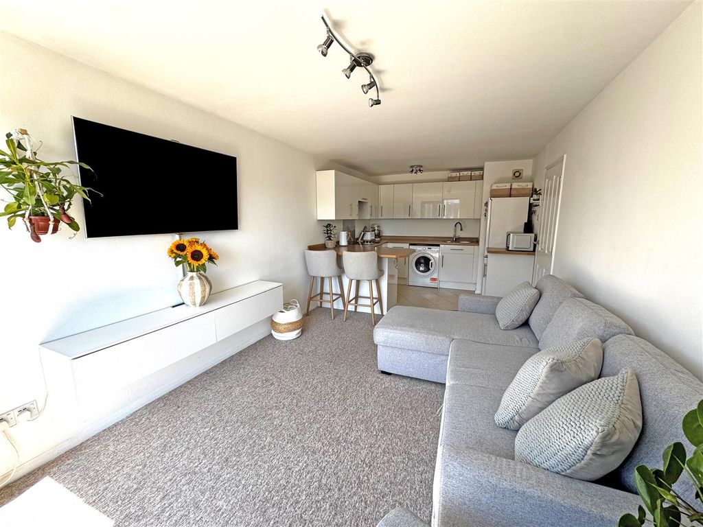 Property photo 3 of 9 9E.Jpg